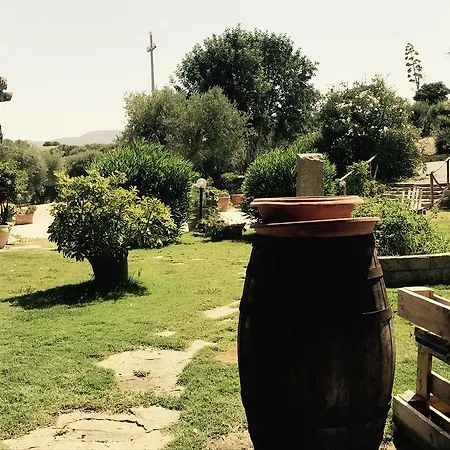 Agriturismo Santu Marcialis בית חווה *